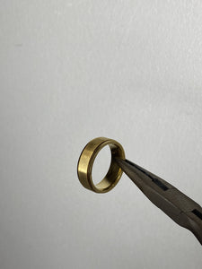 Gold spinner ring