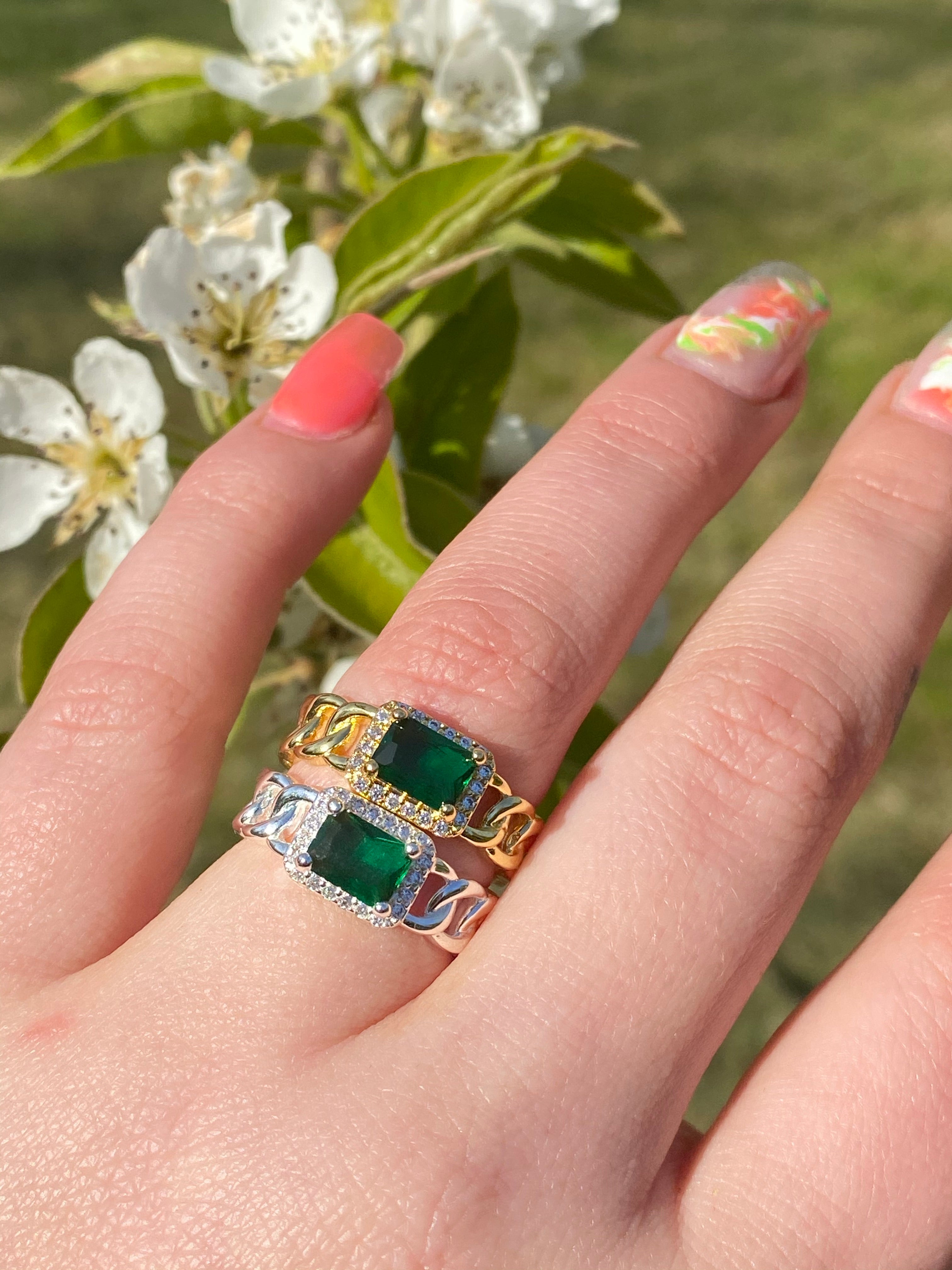 Emerald chain rings